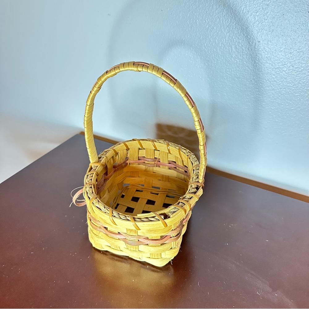 Vintage Split Wood Basket with Handle & Pink Wooden Bow - Picture 4 of 10